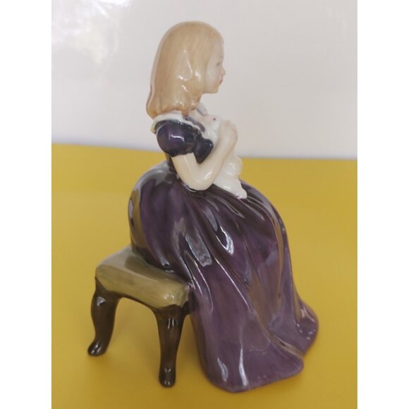 Vintage Royal Doulton Figurine "Affection" HN2238 1964 - Picture 6 of 9